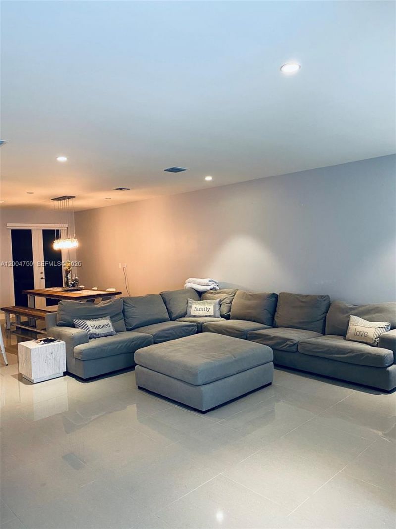 10424 NW 63rd Ter , Doral, FL 33178 Photo