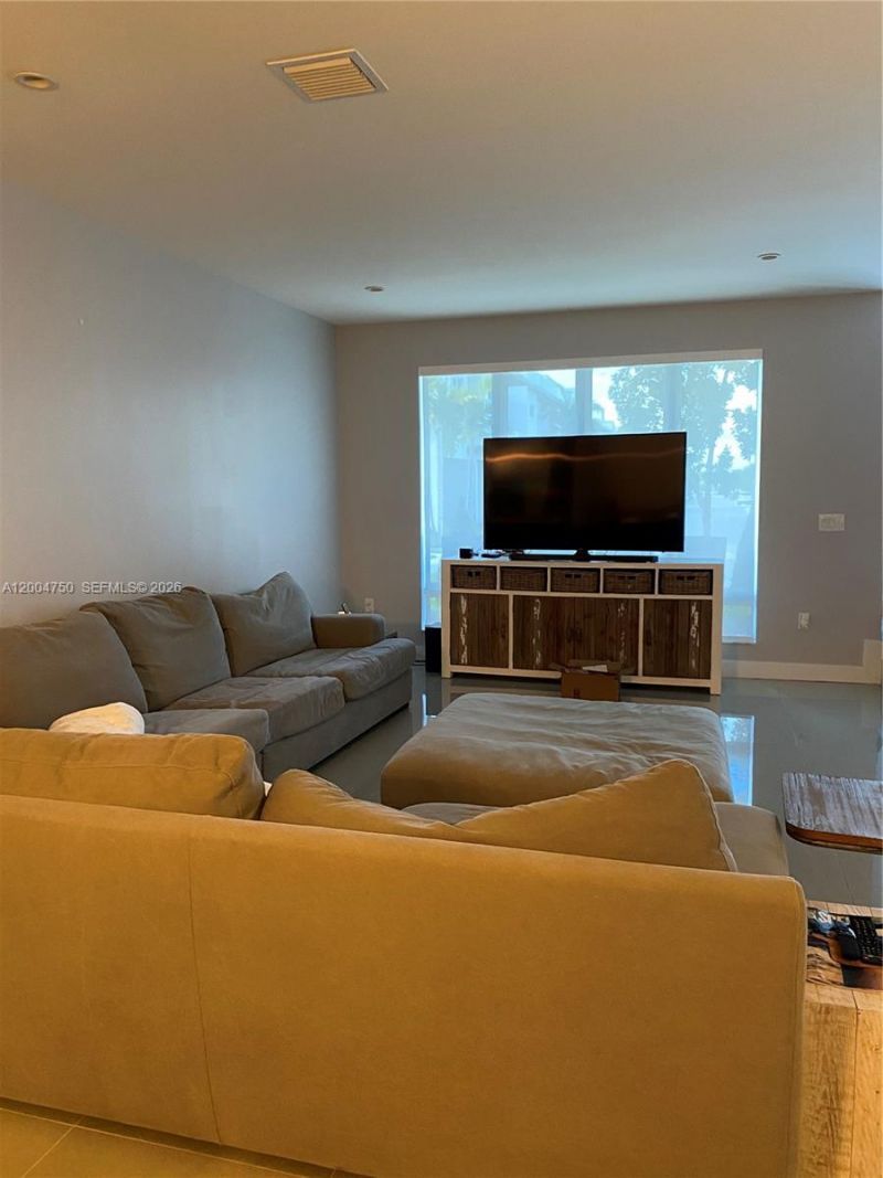 10424 NW 63rd Ter , Doral, FL 33178 Photo