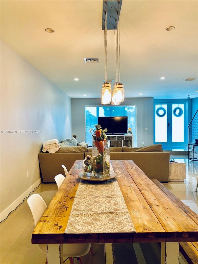 10424 NW 63rd Ter , Doral, FL 33178 Photo