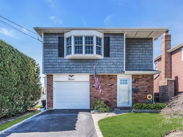 12 Spring Street, Lindenhurst, NY 11757