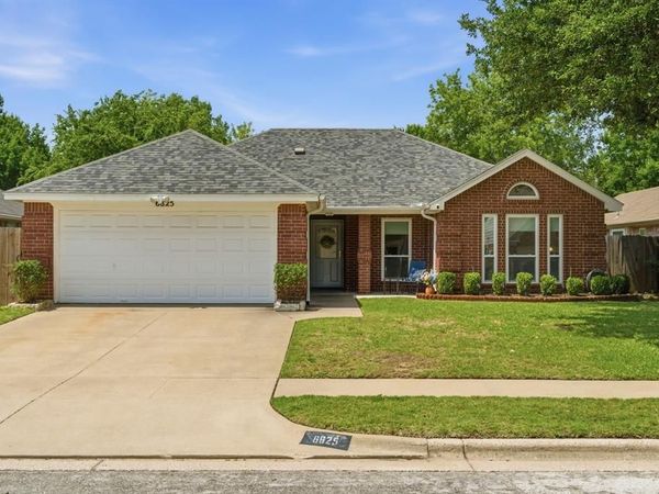 6825 Wooddale Drive, Watauga, TX 76148