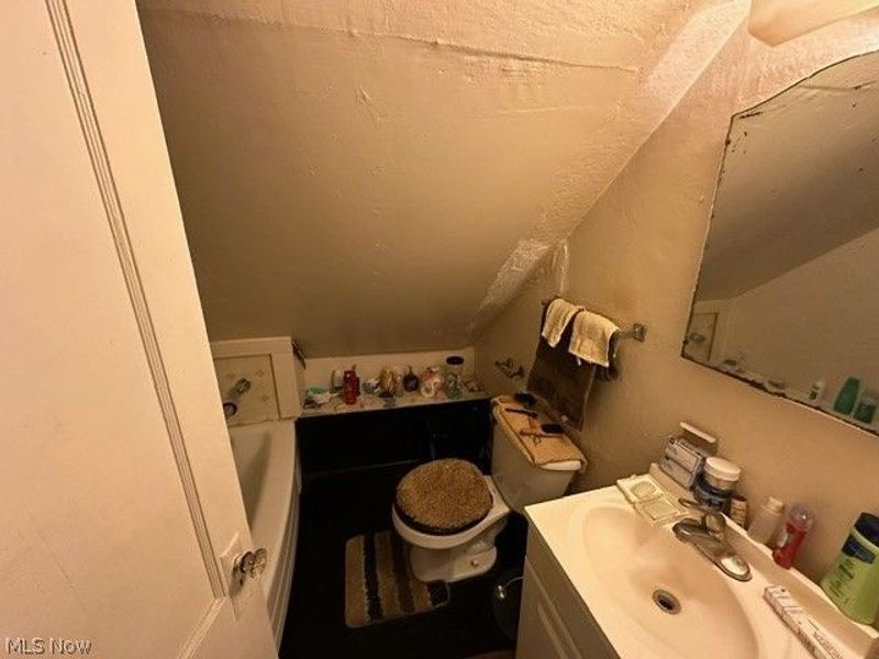 11116 Lardet Avenue, Cleveland, OH 44104 Photo 5