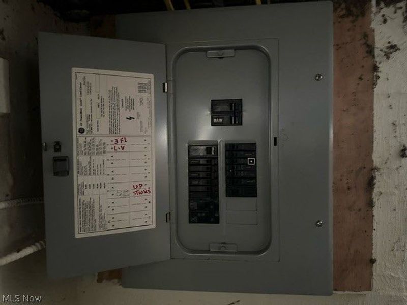 11116 Lardet Avenue, Cleveland, OH 44104 Photo 9