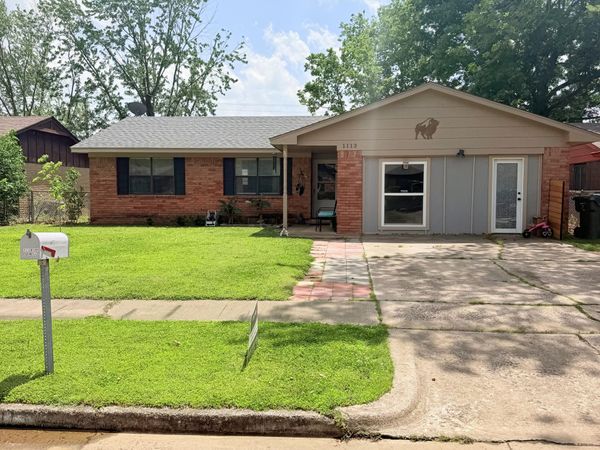 1113 W 14th Place , Claremore, OK 74017