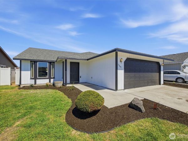 1365 E Gemstone Street E, Othello, WA 99344