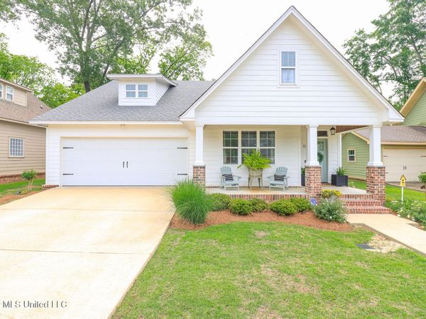 12 Oakwood Glen, Clinton, MS 39056