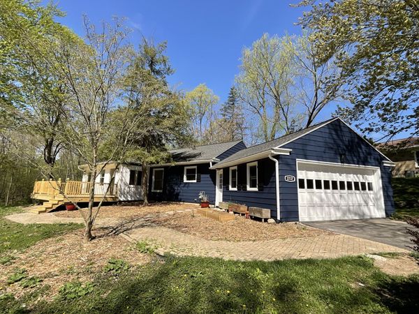 2737 Meadowvale Drive SE, Grand Rapids, MI 49506