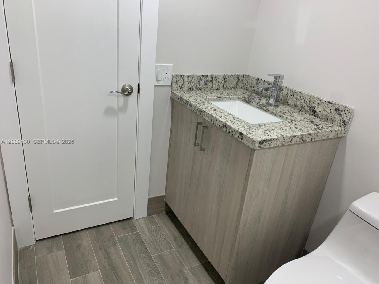 8425 NW 8th St , Unit 303, Miami, FL 33126 Photo