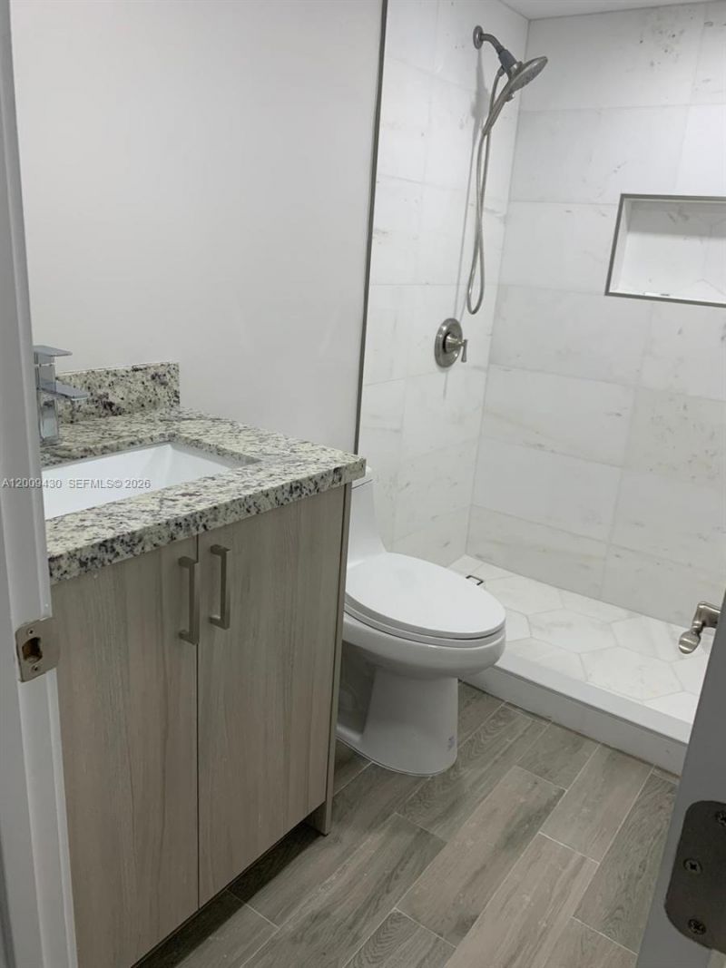 8425 NW 8th St , Unit 303, Miami, FL 33126 Photo
