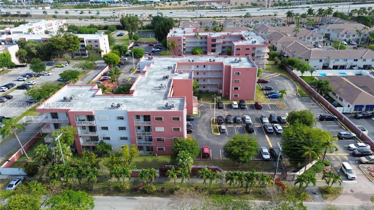 8425 NW 8th St , Unit 303, Miami, FL 33126 Photo