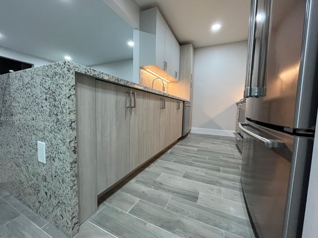 8425 NW 8th St , Unit 303, Miami, FL 33126 Photo