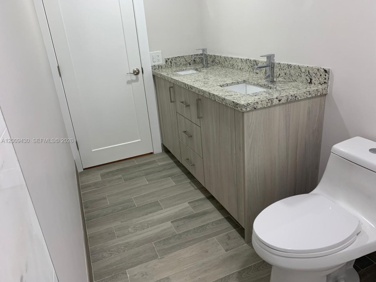 8425 NW 8th St , Unit 303, Miami, FL 33126 Photo