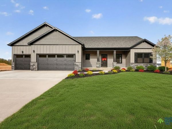 1729 Blaketon Drive NW, Grand Rapids, MI 49534