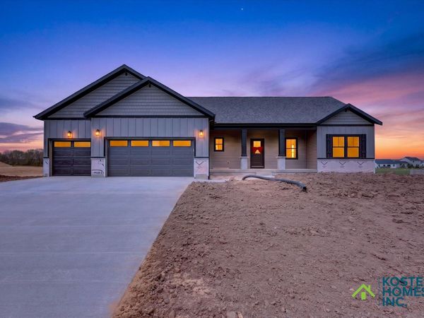 1729 Blaketon Drive NW, Grand Rapids, MI 49534