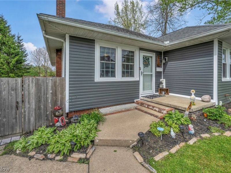 275 4th Street SW, Brewster, OH 44613 Photo 4