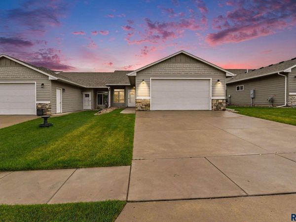 1402 Foss Ave S S, Sioux Falls, SD 57110