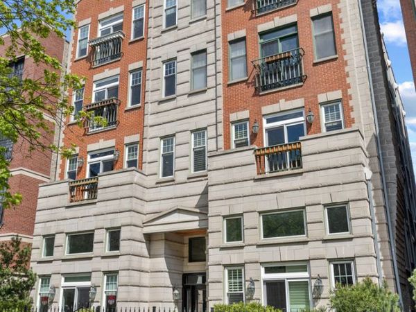 860 W Buckingham Place , Unit 2W, Chicago, IL 60657