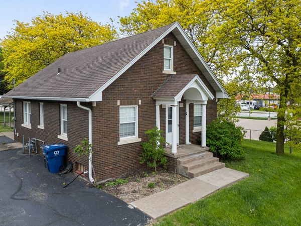 425 and 428 1/2 28th Street , Bettendorf, IA 52722