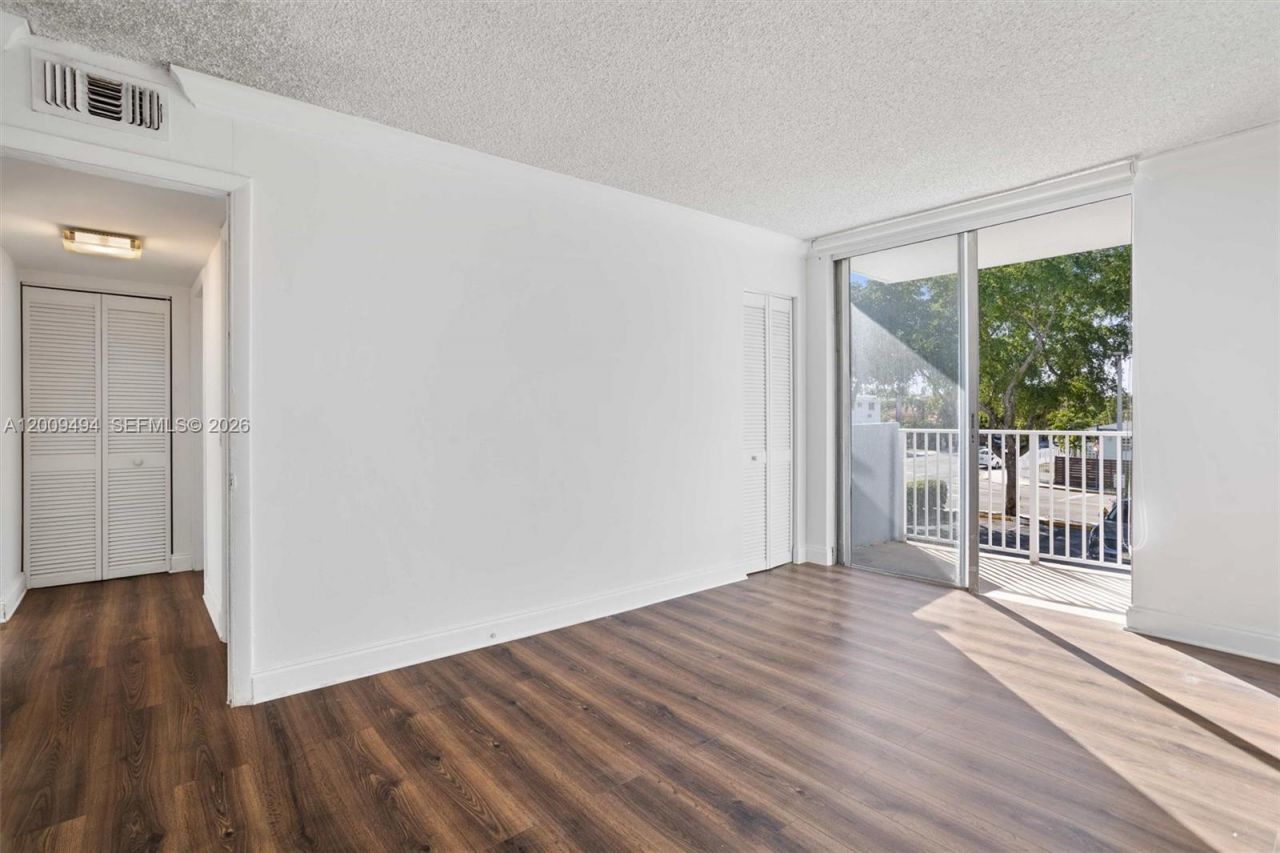 1801 S Treasure Dr, Unit 217, North Bay Village, FL 33141 Photo