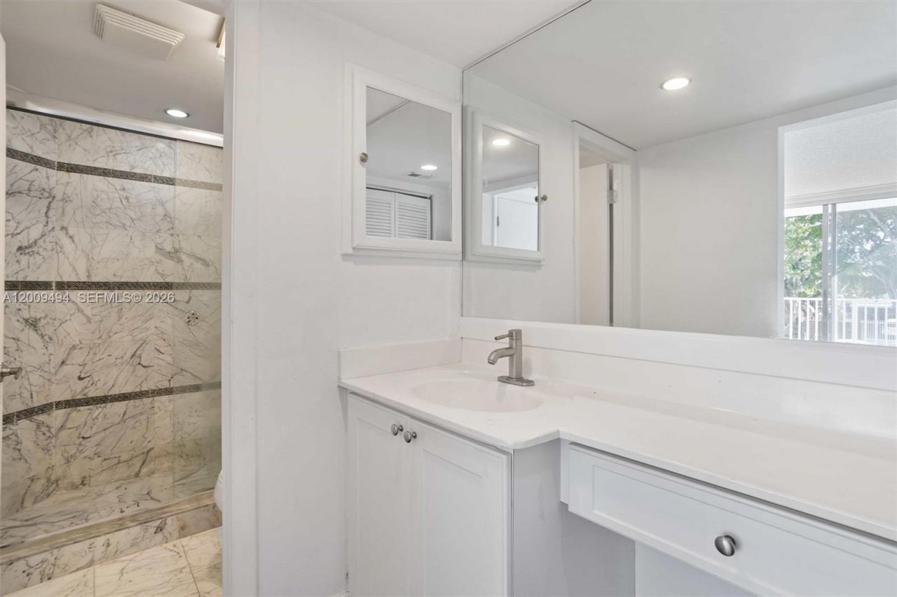 1801 S Treasure Dr, Unit 217, North Bay Village, FL 33141 Photo