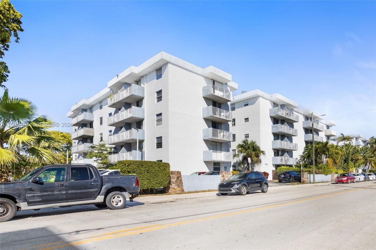 1801 S Treasure Dr, Unit 217, North Bay Village, FL 33141 Photo