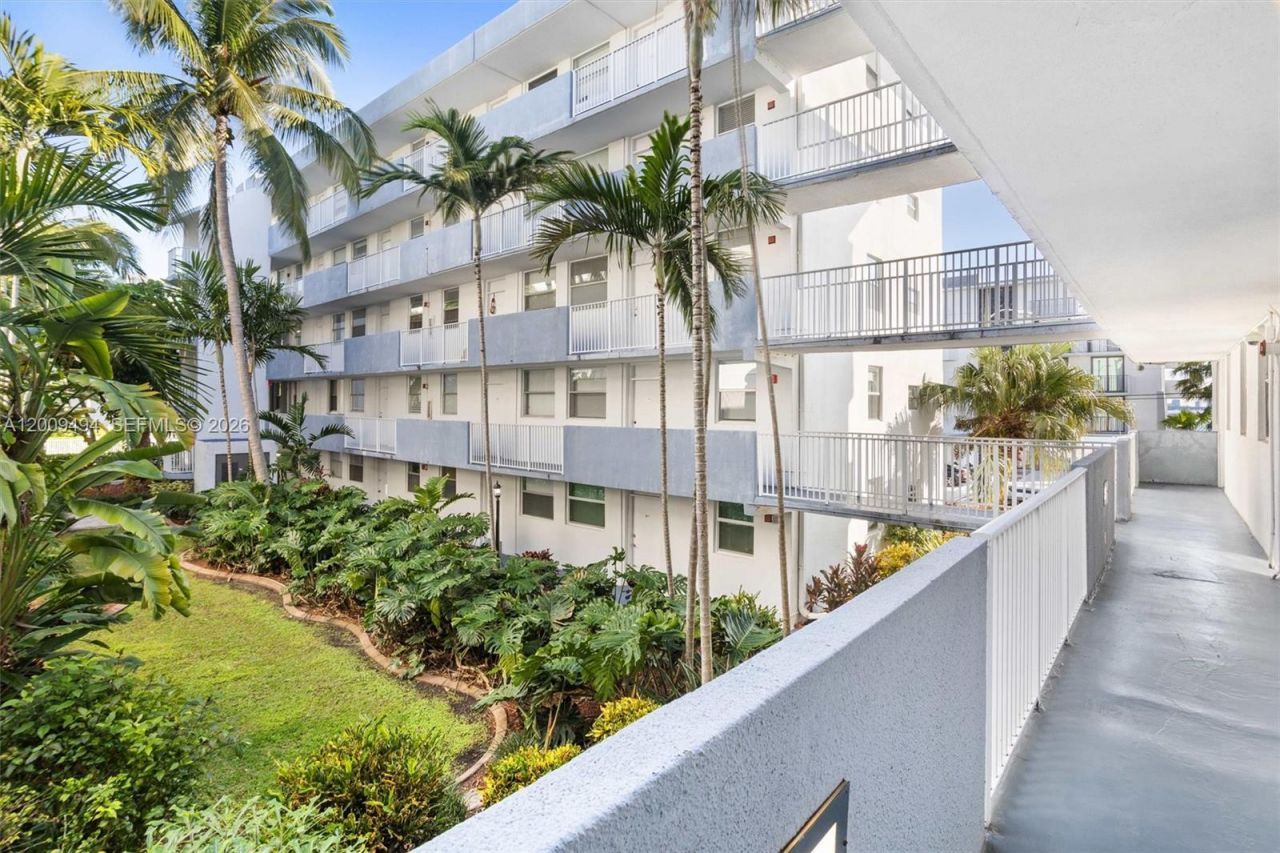 1801 S Treasure Dr, Unit 217, North Bay Village, FL 33141 Photo