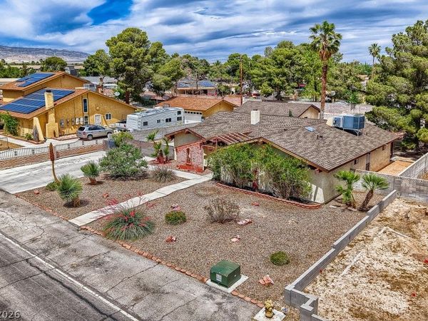 5716 Avenida Tampico , Las Vegas, NV 89108