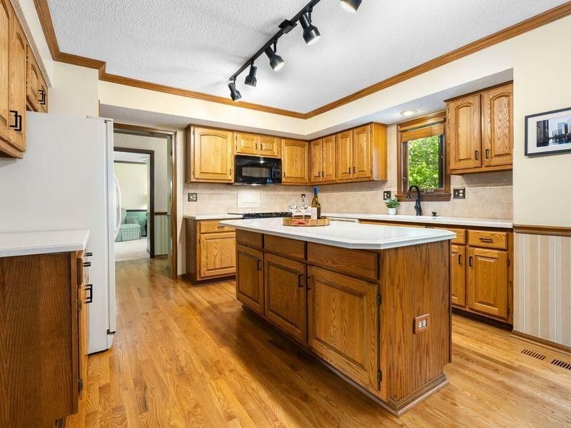 165 Briarbend Boulevard, Powell, OH 43065 Photo 5