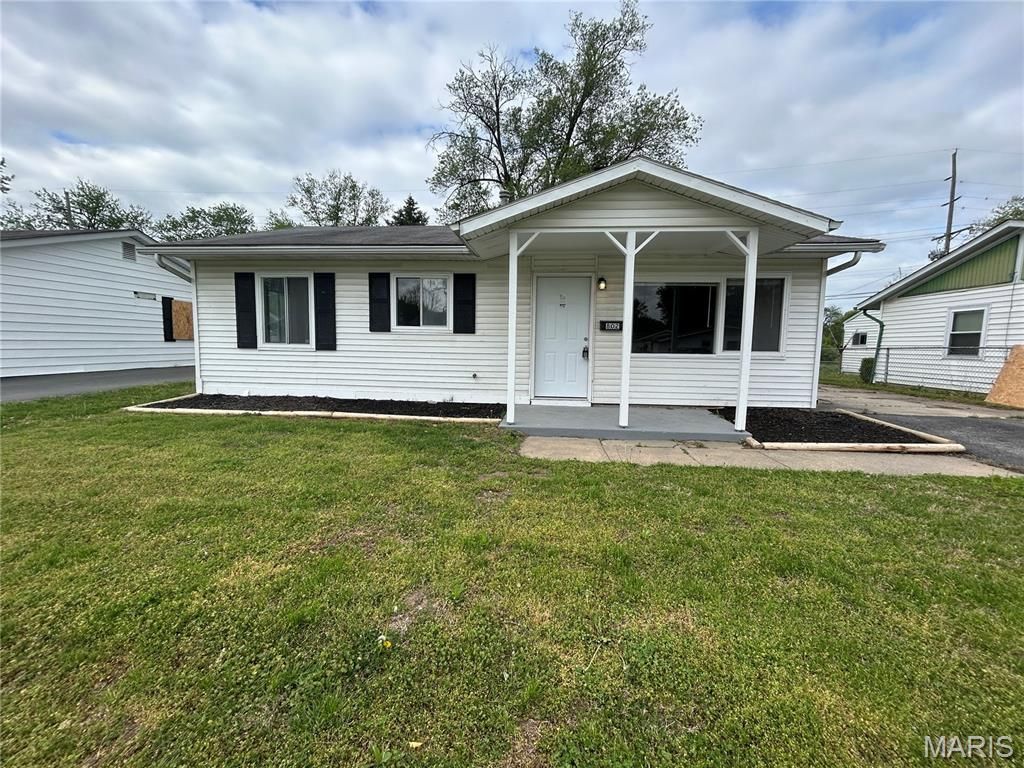 802 Saint Thomas Lane, Cahokia, IL 62206 Main Photo