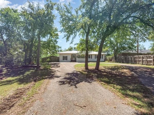502 W Bells Boulevard , Bells, TX 75414