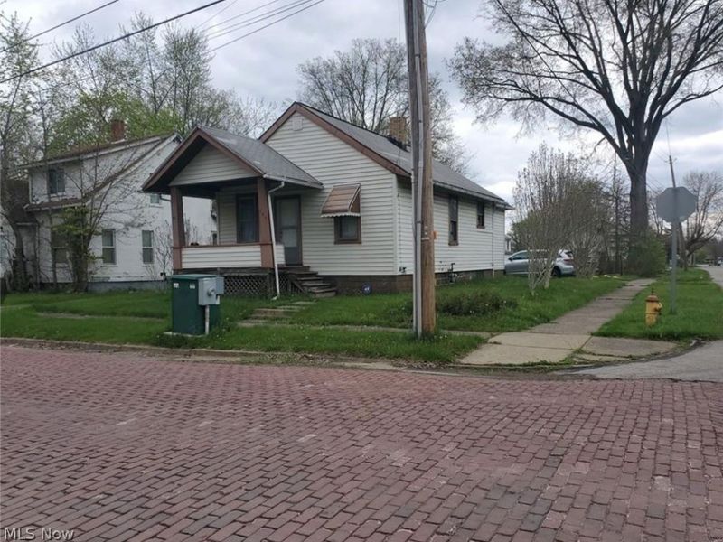 404 York Avenue NW, Warren, OH 44485 Photo 2