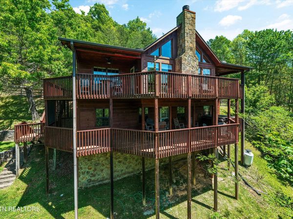1916 Buds Ridge Way, Sevierville, TN 37862