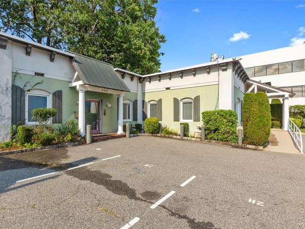 293 Castle Avenue , Westbury, NY 11590