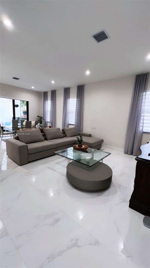 8253 NW 47th Ln , Doral, FL 33166 Photo