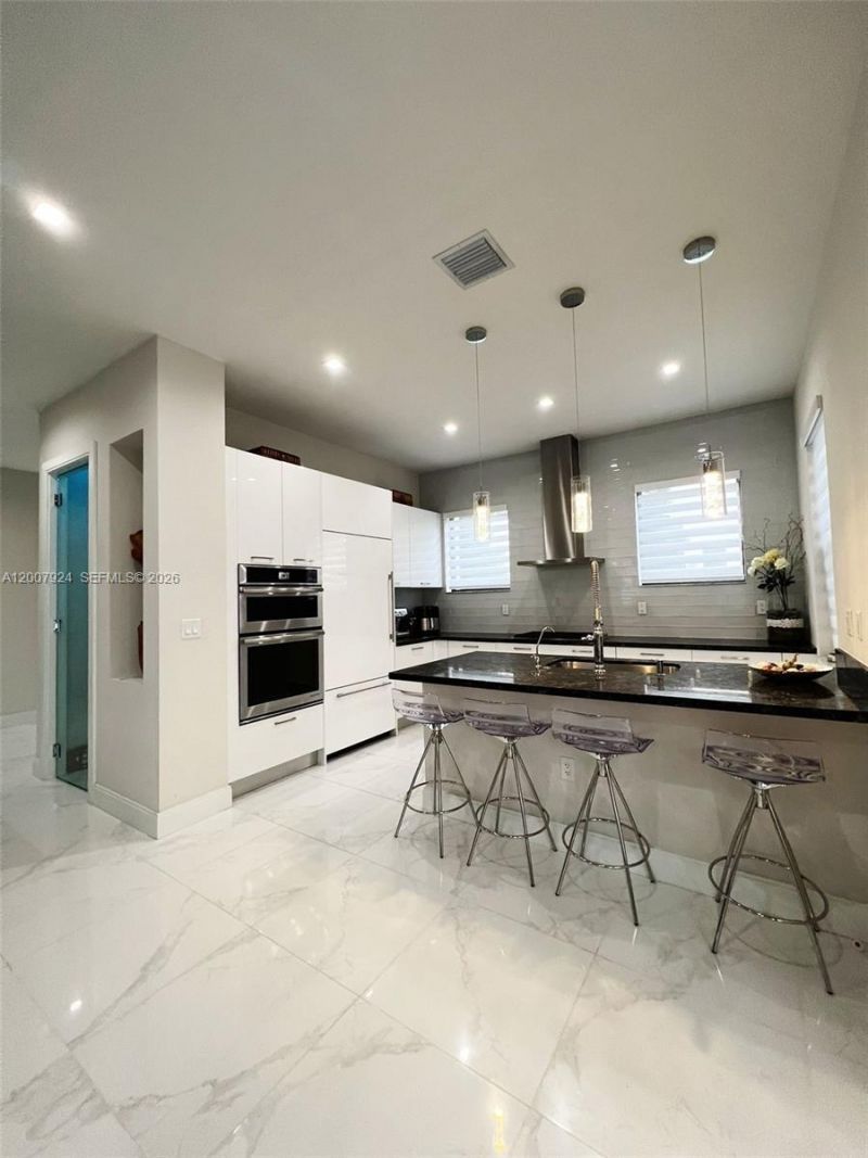 8253 NW 47th Ln , Doral, FL 33166 Photo