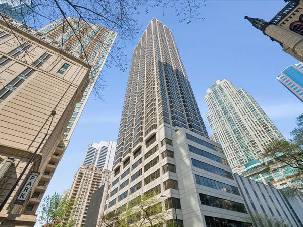 30 E Huron Street, Unit 2207, Chicago, IL 60611