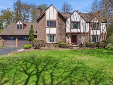 37 Crown Point Lane, Buffalo, NY 14221