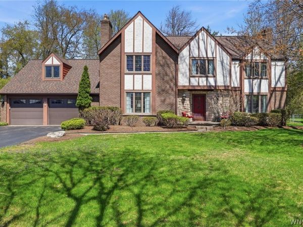 37 Crown Point Lane , Buffalo, NY 14221