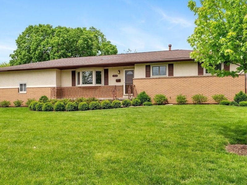 4941 Cheviot Drive, Columbus, OH 43220 Photo 2