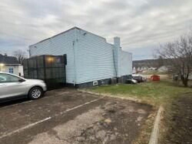 597 E Main Street, Newark, OH 43055 Photo 2