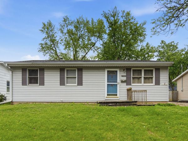 3323 Kimberly Downs Road , Davenport, IA 52807