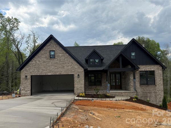 732 Chatsworth Circle, Lenoir, NC 28645