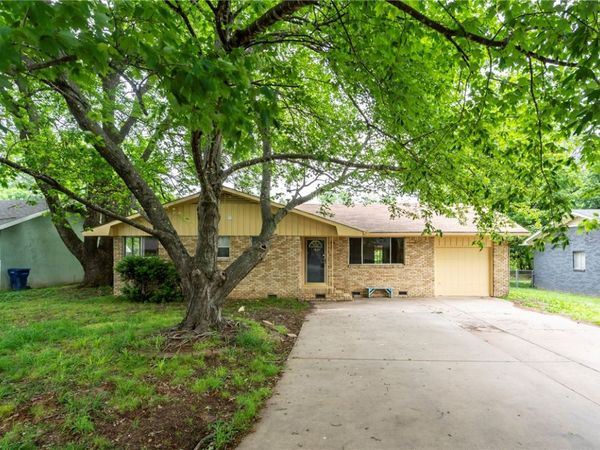215 W Highland Street, Siloam Springs, AR 72761