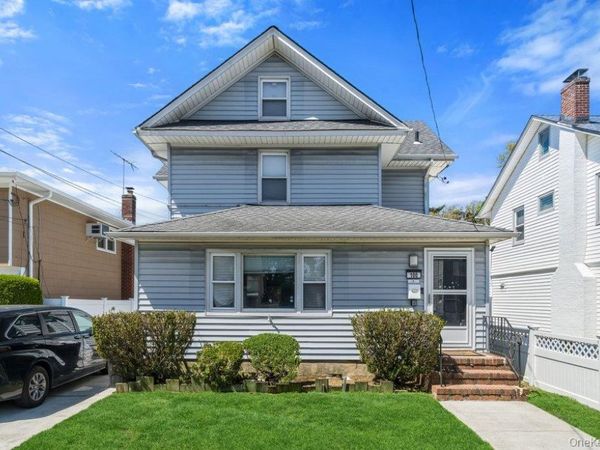 100 Spruce Street , West Hempstead, NY 11552