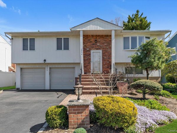 2056 Illona Lane , Merrick, NY 11566