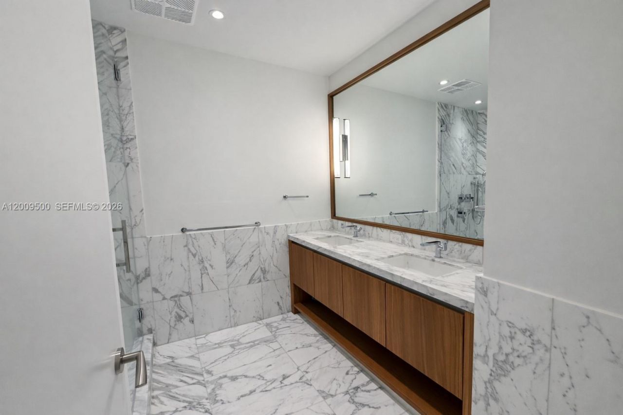 175 SE 25th Rd , Unit 1204, Miami, FL 33129 Photo