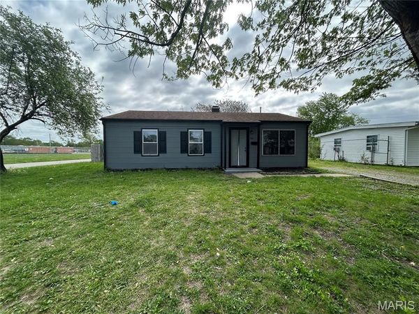 700 Saint Martin Drive , Cahokia, IL 62206