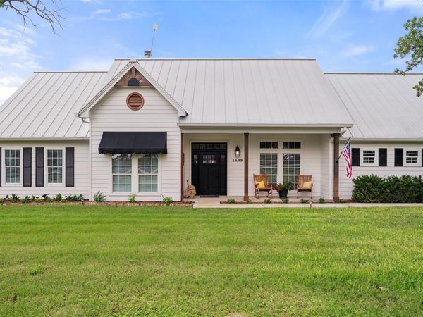 1899 Sunflower TRL, Luling, TX 78648