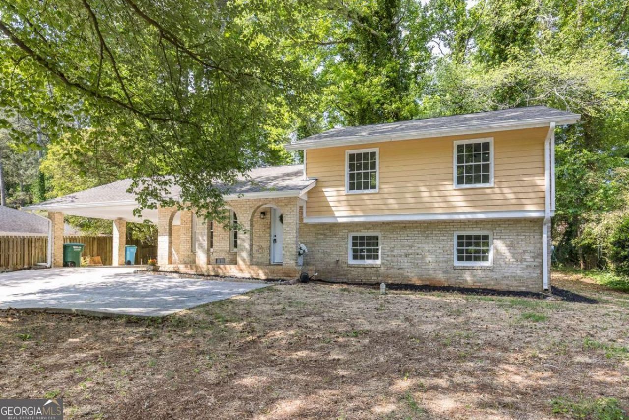 383 Ben Avenue Sw, Lilburn, GA 30047 Main Photo