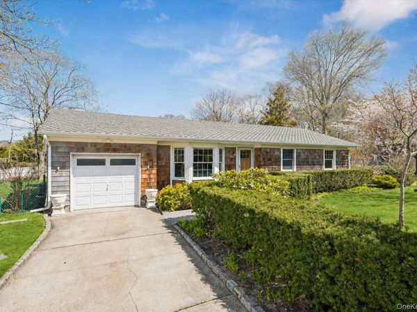 5 Maryland Boulevard , Hampton Bays, NY 11946